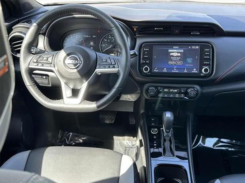 2022 Nissan Kicks SR