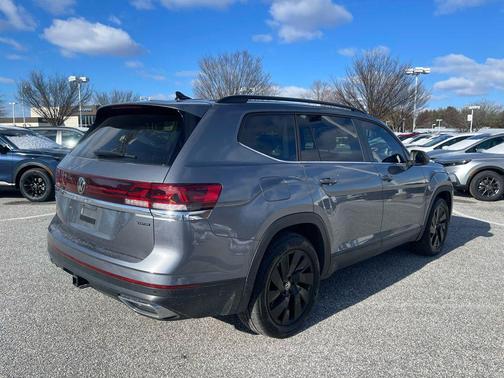 2024 Volkswagen Atlas 2.0T SE w/Technology 4MOTION