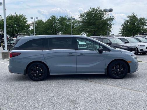 Sonic Gray Pearl 2023 Honda Odyssey Sport