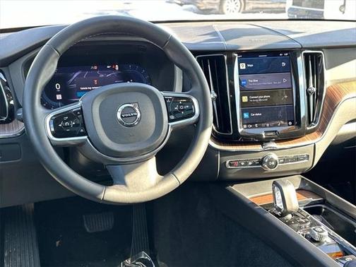 2023 Volvo XC60 B5 Plus Dark Theme