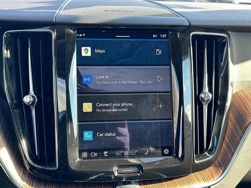2023 Volvo XC60 B5 Plus Dark Theme