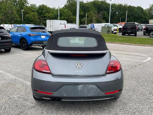 Platinum Gray Metallic/Black Roof 2019 Volkswagen Beetle 2.0T S