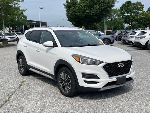 Dazzling White 2019 Hyundai TUCSON SE