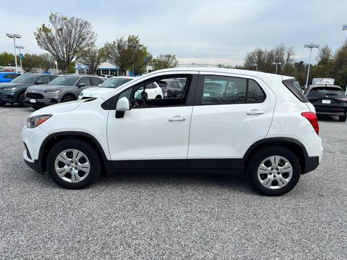 Summit White 2018 Chevrolet Trax LS