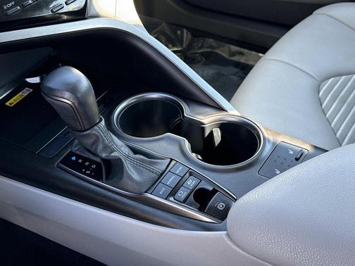 Midnight Black Metallic 2022 Toyota Camry SE