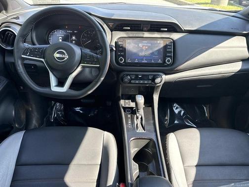 Boulder Gray Pearl 2022 Nissan Kicks SR