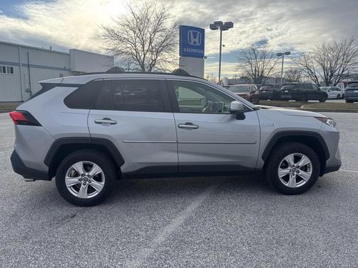2021 Toyota RAV4 Hybrid XLE