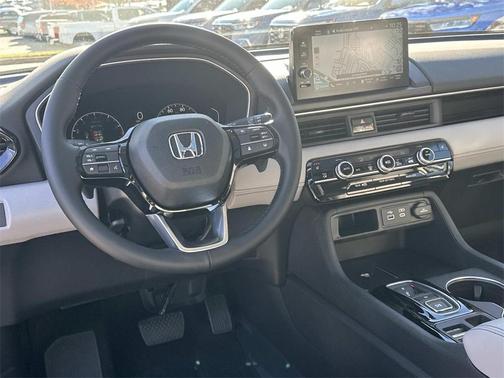 2025 Honda Pilot Touring 8-Passenger