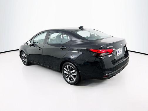 Super Black Metallic 2024 Nissan Versa 1.6 SV