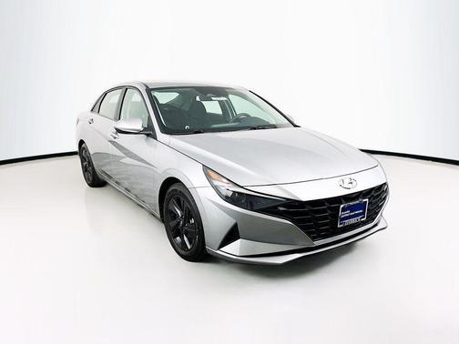 Shimmering Silver Pearl 2021 Hyundai ELANTRA SEL