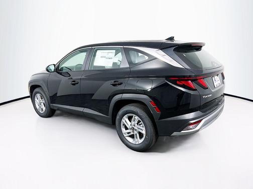Phantom Black 2026 Hyundai TUCSON SE