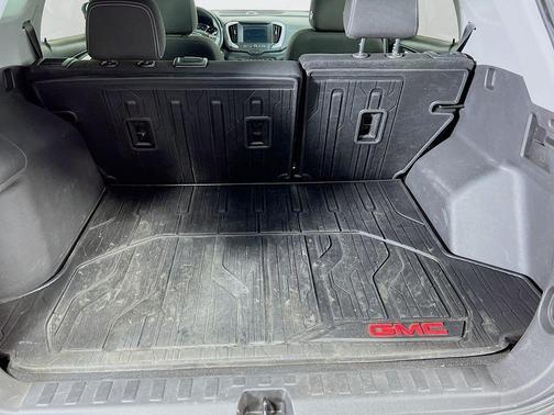 Cayenne Red Tintcoat 2022 GMC Terrain SLE