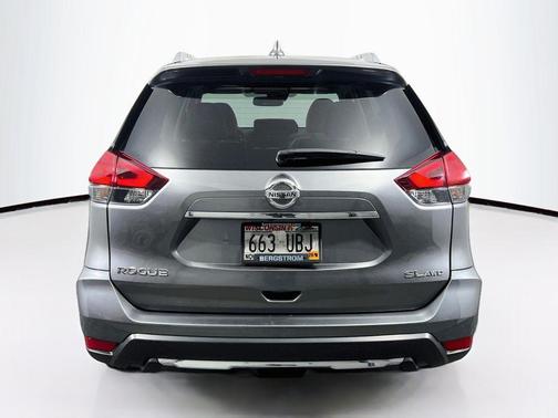 Gun Metallic 2017 Nissan Rogue SL