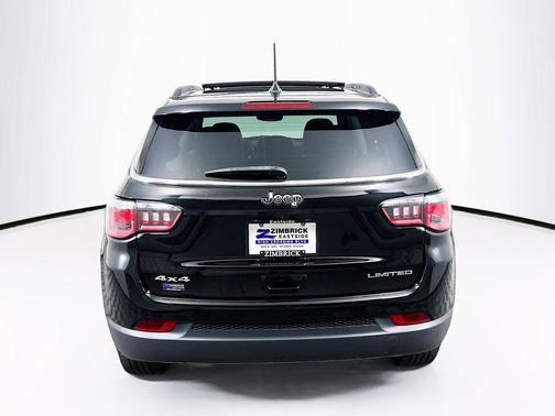 Diamond Black Crystal Pearlcoat 2018 Jeep Compass Limited