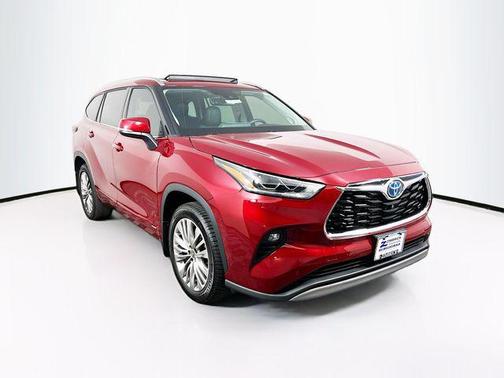 2022 Toyota Highlander Hybrid Platinum