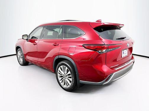 2022 Toyota Highlander Hybrid Platinum