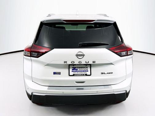 Everest White Pearl 2024 Nissan Rogue SL