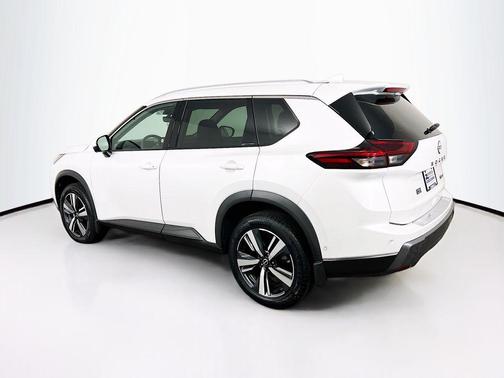 Everest White Pearl 2024 Nissan Rogue SL