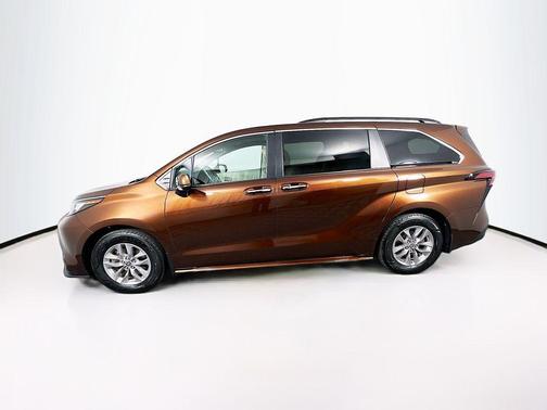 2022 Toyota Sienna XLE