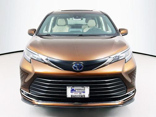 2022 Toyota Sienna XLE
