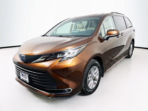 2022 Toyota Sienna XLE