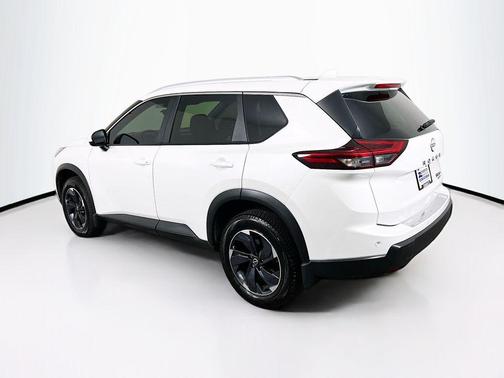 Everest White Pearl 2024 Nissan Rogue SV