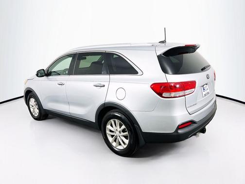 Sparkling Silver 2016 Kia Sorento LX