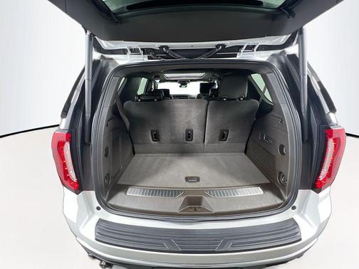 White 2024 GMC Yukon Denali