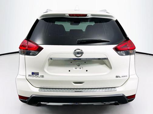 Pearl White 2018 Nissan Rogue SL