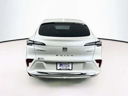 White Frost Tricoat 2024 Buick Envista Avenir FWD