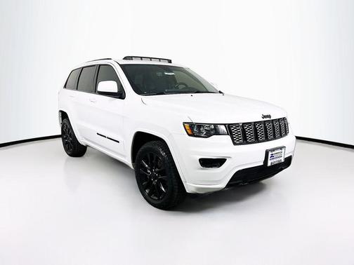 Bright White Clearcoat 2022 Jeep Grand Cherokee Laredo