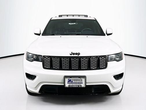 Bright White Clearcoat 2022 Jeep Grand Cherokee Laredo