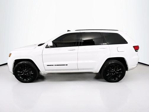 Bright White Clearcoat 2022 Jeep Grand Cherokee Laredo