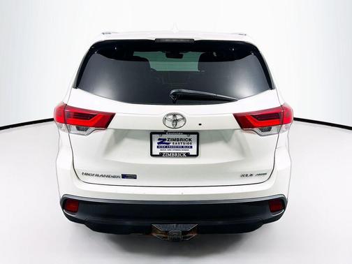 Blizzard Pearl 2019 Toyota Highlander XLE