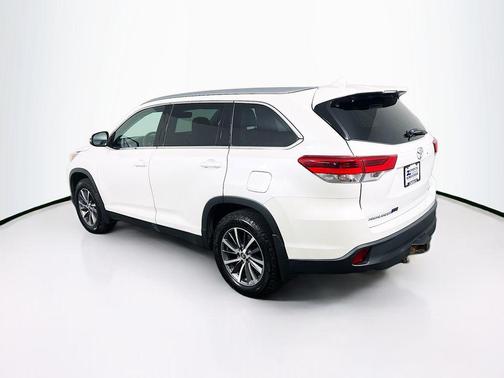 Blizzard Pearl 2019 Toyota Highlander XLE