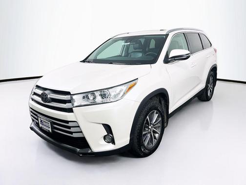 Blizzard Pearl 2019 Toyota Highlander XLE