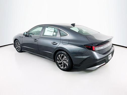 2026 Hyundai SONATA Hybrid Base