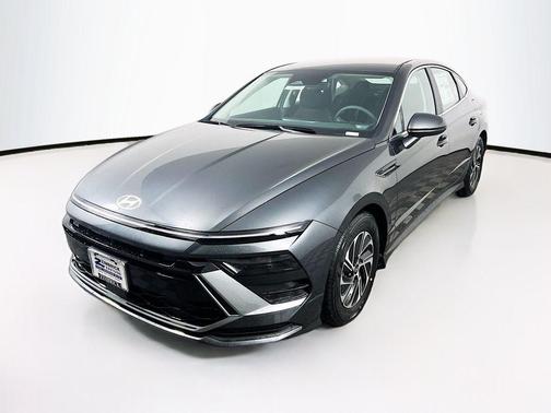 2026 Hyundai SONATA Hybrid Base