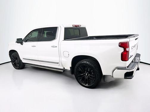 Iridescent Pearl Tricoat 2024 Chevrolet Silverado 1500 High Country