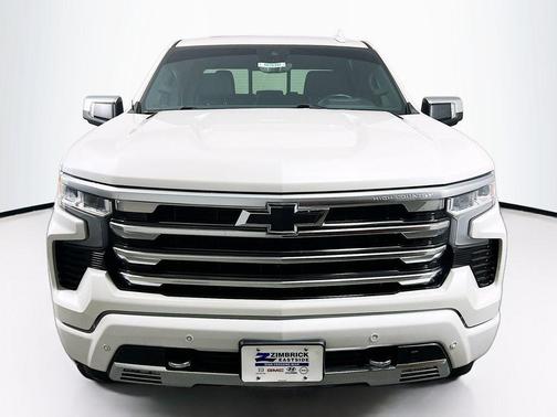 Iridescent Pearl Tricoat 2024 Chevrolet Silverado 1500 High Country