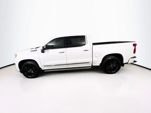 Iridescent Pearl Tricoat 2024 Chevrolet Silverado 1500 High Country