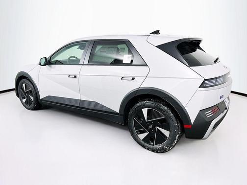 2026 Hyundai IONIQ 5 SE