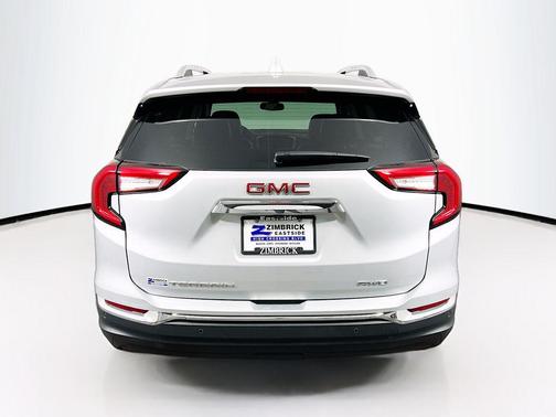 Quicksilver Metallic 2022 GMC Terrain SLT
