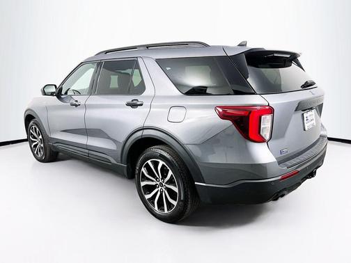 Carbonized Gray Metallic 2023 Ford Explorer ST-Line