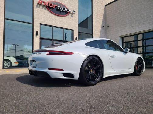 2017 Porsche 911 Carrera 4 GTS