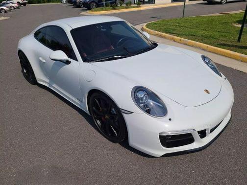 2017 Porsche 911 Carrera 4 GTS
