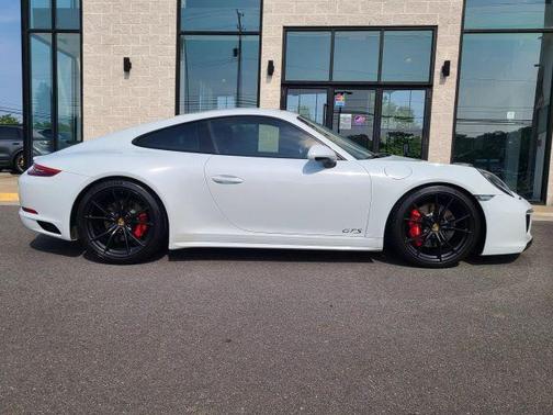 2017 Porsche 911 Carrera 4 GTS