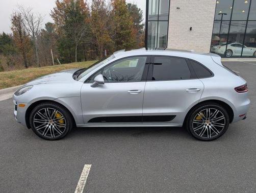 2018 Porsche Macan Turbo
