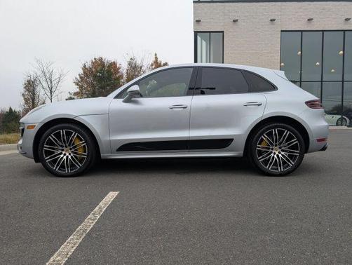 2018 Porsche Macan Turbo