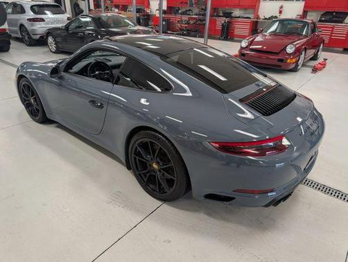 2018 Porsche 911 Carrera